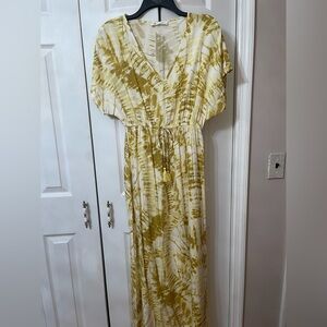 CUPSHE Womens Summer Maxi Dress VNeck Elastic Waist  Size Medium 

PTP 18” L 53”